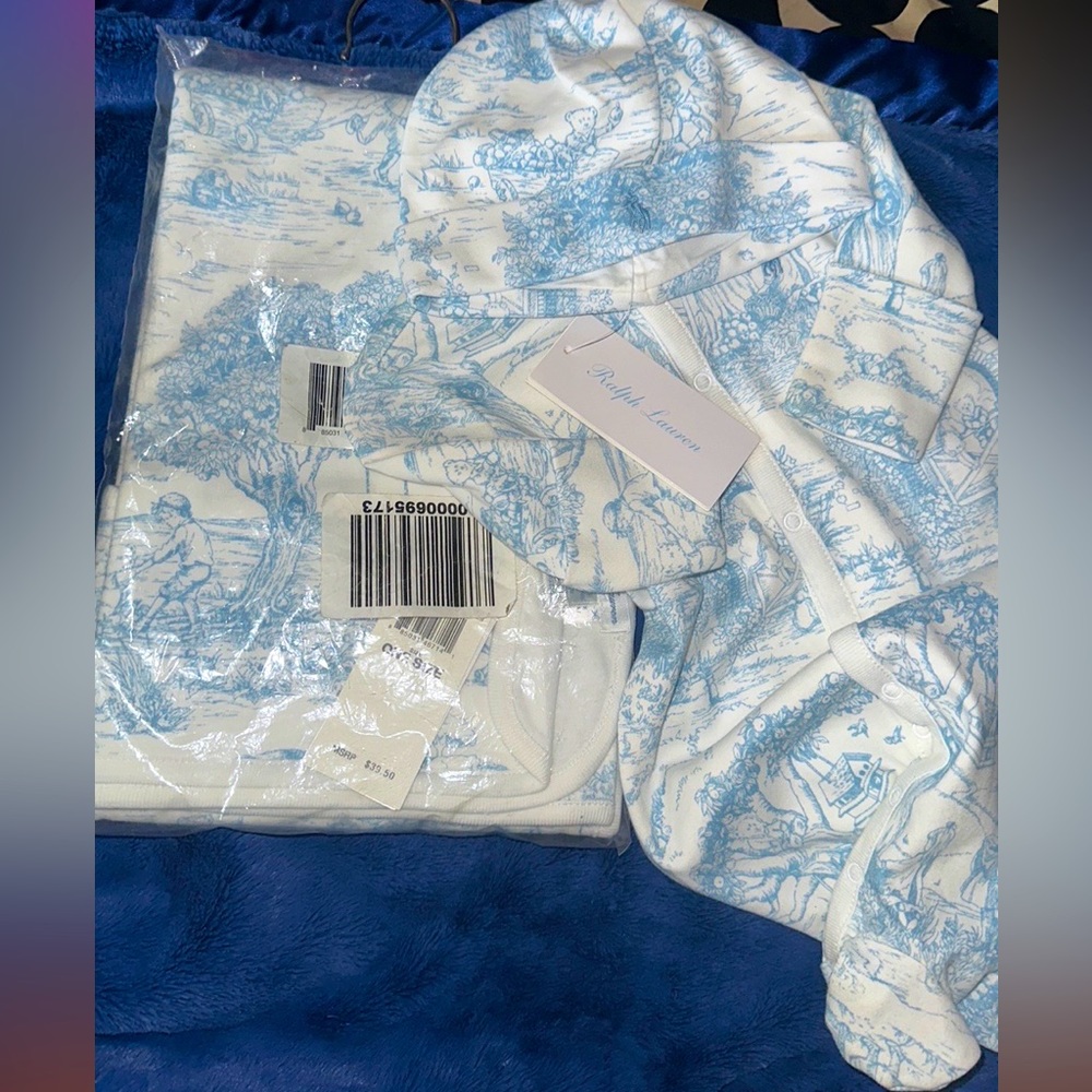 Ralph Lauren infants Oneis ,Hat & blanket.